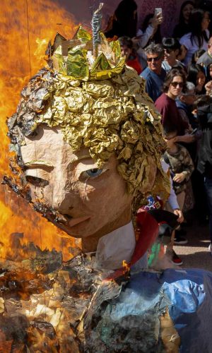 quemando una creación